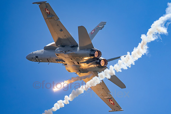 AER39162-2.jpg